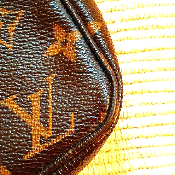 FINAL SALE AUTHENTIC Louis Vuitton Pochette Accessories NM - Picture 8 of 15